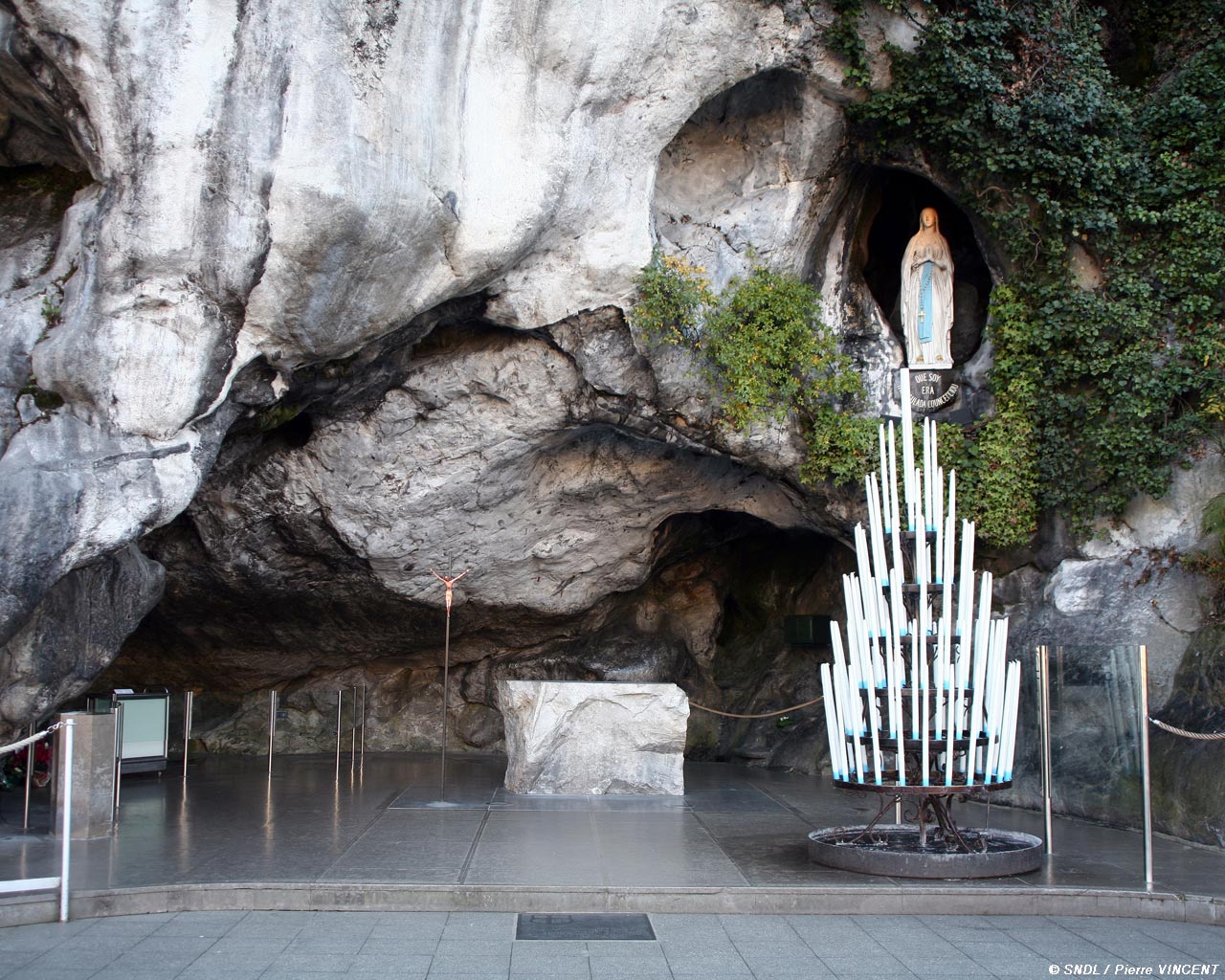 Verge-Lourdes-cova